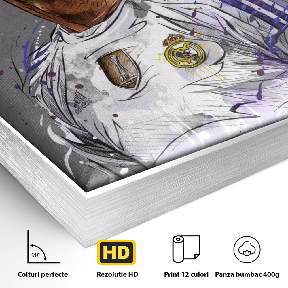 Detaliu al suprafetei: tablou canvas cu cristiano ronaldo in tricoul real madrid, in rama de aluminiu argintiu